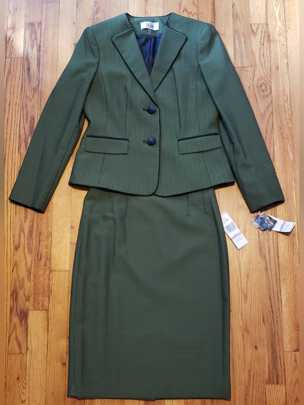 NEW w TAGS Le Suit Olive Green 2pc Jacket & Skirt Suit Galapagos Black/Wild Pear